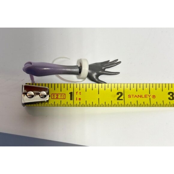 Monster High Left Arm Hand ONLY Twyla Boogeyman Replacement - Picture 4 of 4